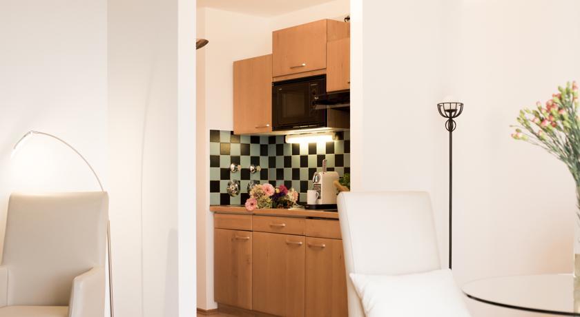 Parkside House 4*