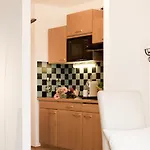 Parkside House 4*