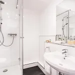 Parkside House Aparthotel 4*